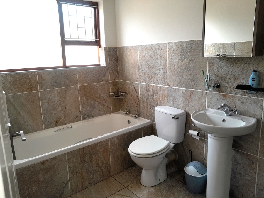 To Let 2 Bedroom Property for Rent in Strelitzia Park Eastern Cape